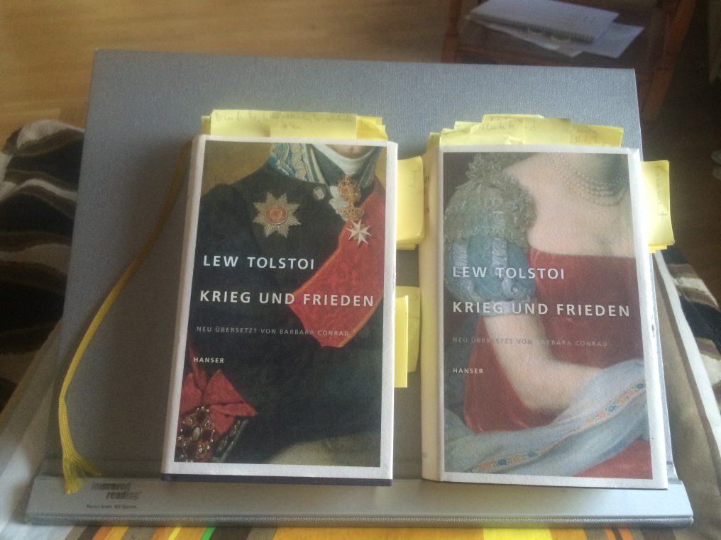 "Ich habe einen Speed Reading-Kurs besucht und Krieg und Frieden von Tolstoi gelesen. Es geht um Russland." - Bestimmt kennen Sie diesen Witz von Woody Allen. Speed Reading-Trainer Friedrich Hasse berichtet von seiner eigenen Lektüreerfahrung, Tolstois Meisterwerk mit Speed Reading-Techniken zu lesen.